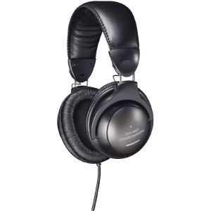 Le casque de monitoring fermé : Audio Technica ATH-M20, bon marché (env. 35€) est confortable et précis. Parfait pour ce type d'utilisation