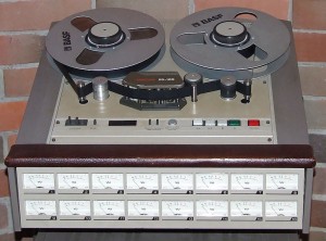 Produit entre 1974 et 1979, le Tascam 85-16 coûtait 10,000$US à l'époque. Aujourd'hui il serait vendu environ 30,000$US ! (Source photo : Wikipedia)