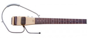 La TheBone Cruiser II est une guitare de voyage démontable, très pratique et qui sonne bien compte tenu du peu de bois sur le corps !