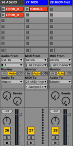 De Gauche à droite : Une piste audio, une piste Midi, une piste MIDI sur laquelle est chargée un instrument virtuel (entrée MIDI, sortie Audio)